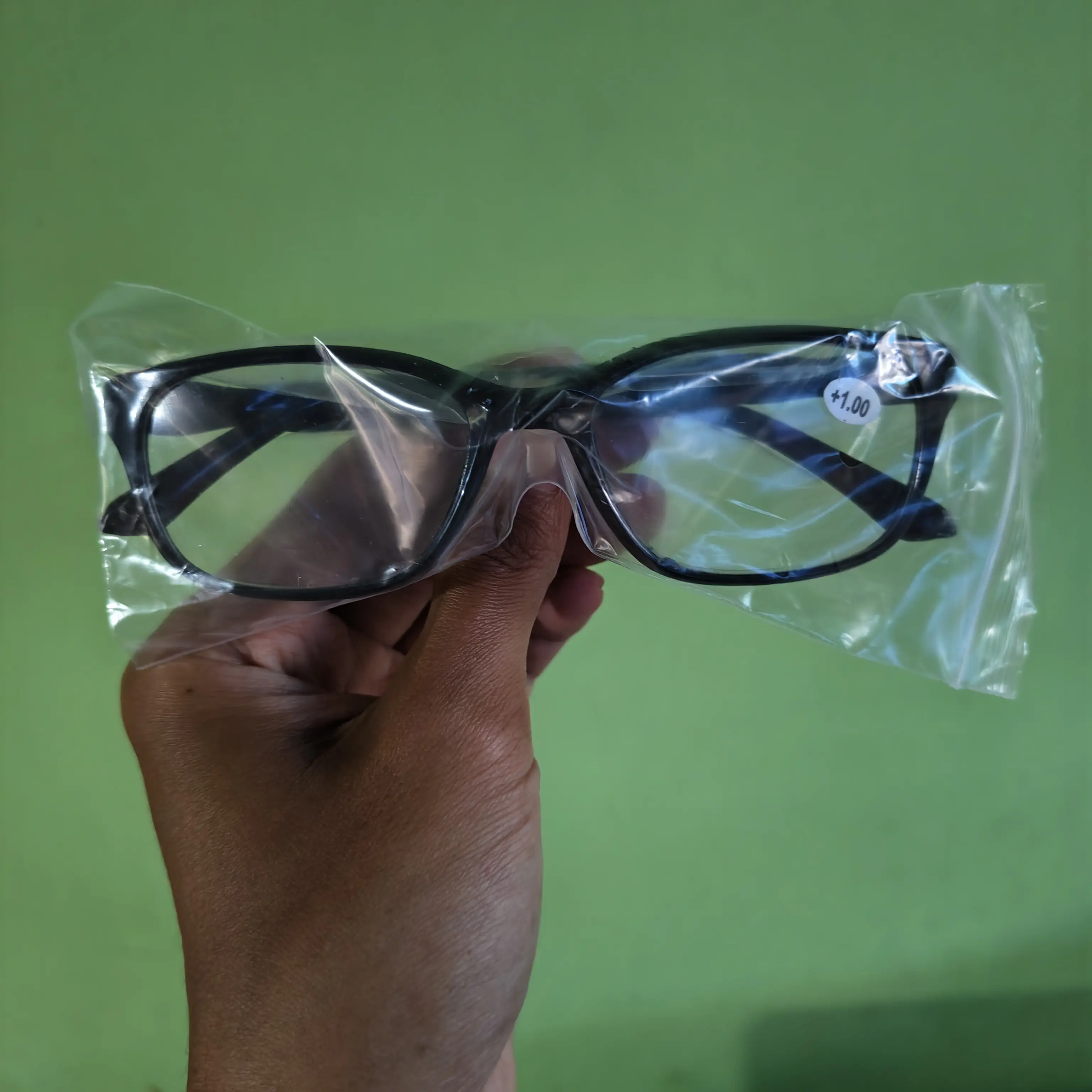 kacamata baca plus 1.00